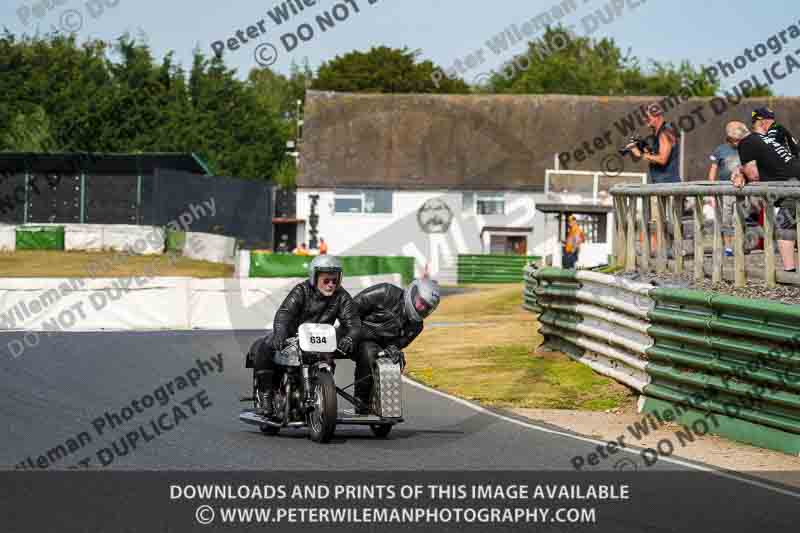 Vintage motorcycle club;eventdigitalimages;mallory park;mallory park trackday photographs;no limits trackdays;peter wileman photography;trackday digital images;trackday photos;vmcc festival 1000 bikes photographs